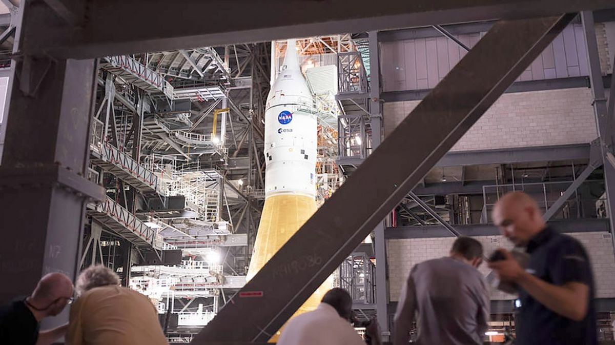 La nave alcanzará 64.000 kilómetros más allá del lado oculto de la Luna.