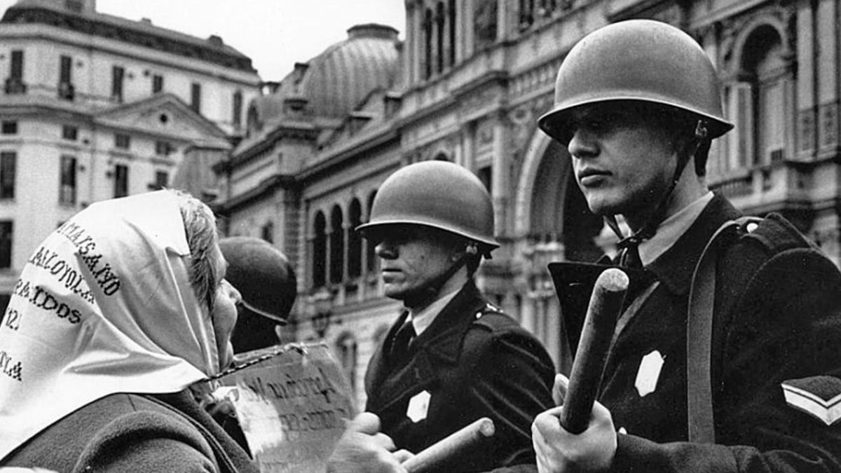 Las Madres de Plaza de Mayo desafiaron al poder cívico-militar, empresario, religioso y a los genocidas. Las Madres de Plaza de Mayo desafiaron al poder cívico-militar, empresario, religioso y a los genocidas.