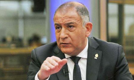 El diputado nacional Luis Juez consideró este viernes que la vicepresidenta, Cristina Kirchner, es una mujer enferma. El diputado nacional Luis Juez consideró este viernes que la vicepresidenta, Cristina Kirchner, es una mujer enferma.