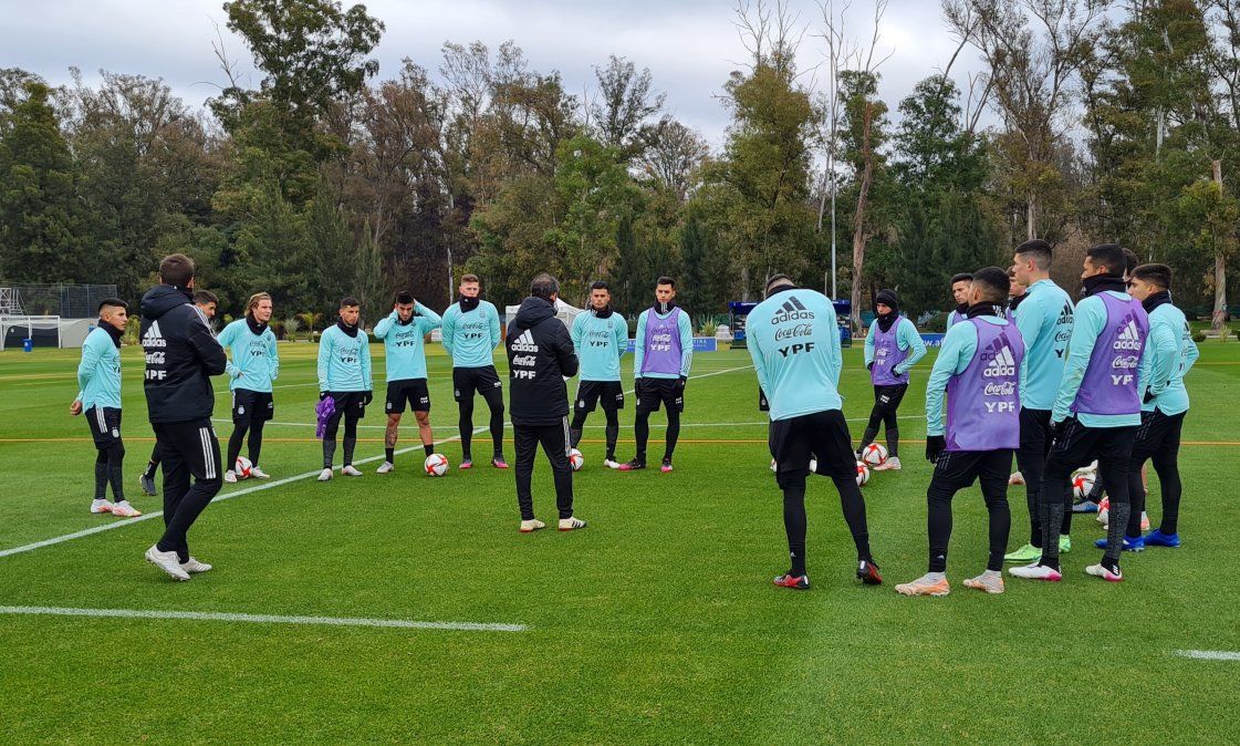 Fernando Batista entregó la lista de convocados de la Selección Argentina Sub-23 para disputar los Juegos Olímpicos de Tokio.