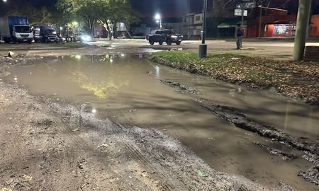 Pérdida de agua causa el deterioro de la calzada y vuelve intransitable el cruce Ayacucho y Aristóbulo del Valle. Pérdida de agua causa el deterioro de la calzada y vuelve intransitable el cruce Ayacucho y Aristóbulo del Valle.