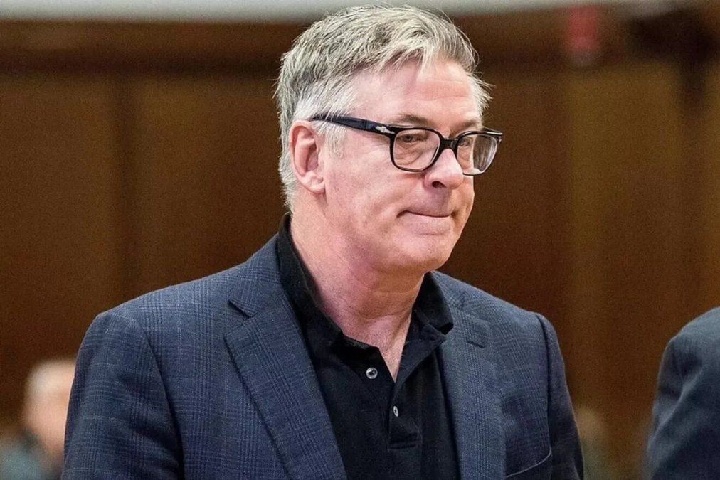 Alec Baldwin fue formalmente acusado de homicidio involuntario por la muerte en el rodaje del film Rust