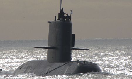 La querella mayoritaria de familiares de tripulantes del submarino ARA San Juan denunció este miércoles al expresidente Mauricio Macri y al exministro de Defensa Oscar Aguad por el presunto encubrimiento del hundimiento del submarino. La querella mayoritaria de familiares de tripulantes del submarino ARA San Juan denunció este miércoles al expresidente Mauricio Macri y al exministro de Defensa Oscar Aguad por el presunto encubrimiento del hundimiento del submarino.