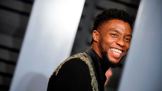 Desde que falleció,&nbsp;Chadwick Boseman&nbsp;recibió muchos homenajes. Uno de los más recordados sucedió en&nbsp;Disney, apenas unos días después de que se diera a conocer la noticia de su triste partida. Ahora, los fanáticos de&nbsp;Marvel&nbsp;se preguntan qué sucederá con&nbsp;Black Panther,&nbsp;película donde él era el protagonista y el gran héroe de la historia.