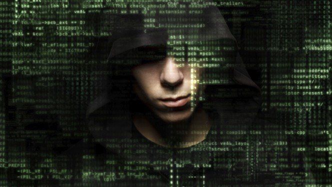 Los hackers utilizan software malicioso para cifrar los archivos y datos de la empresa, dejándolos inaccesibles para el personal interno.