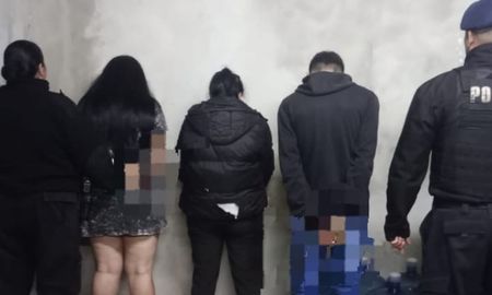 Detuvieron a dos mujeres y a un hombre por un procedimiento en Sauce Viejo. Detuvieron a dos mujeres y a un hombre por un procedimiento en Sauce Viejo.