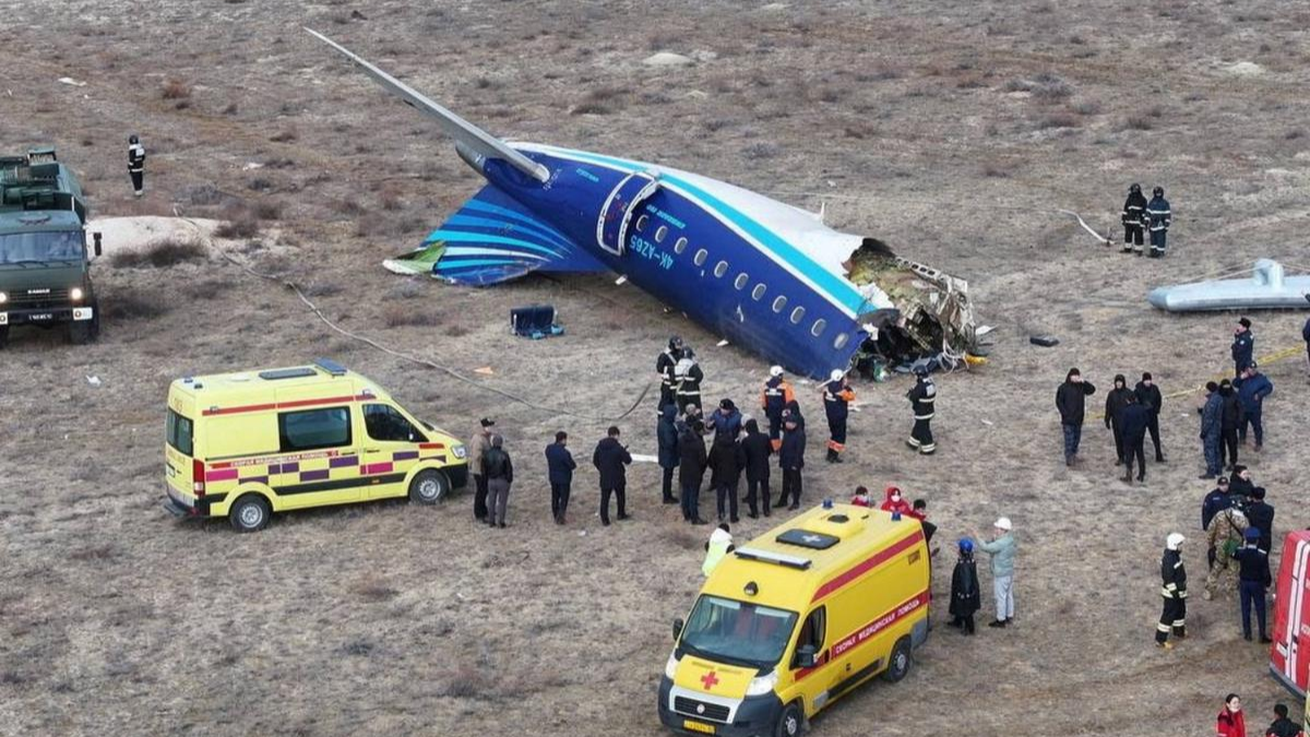 Se estrelló un avión de pasajeros de Azerbaijan Airlines procedente de Bakú cerca de Aktau
