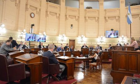 La Legislatura intentará dar celeridad con el trabajo y aprobación de la nueva Ley de Emergencia en Seguridad, en medio de una fuerte crisis de inseguridad. La Legislatura intentará dar celeridad con el trabajo y aprobación de la nueva Ley de Emergencia en Seguridad, en medio de una fuerte crisis de inseguridad.