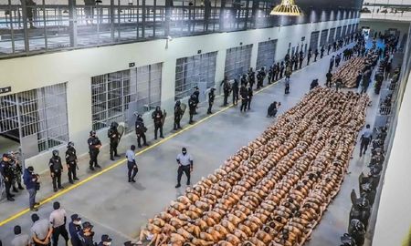 El Salvador mantiene vigente un estado de emergencia para combatir a las peligrosas maras. El Salvador mantiene vigente un estado de emergencia para combatir a las peligrosas maras.