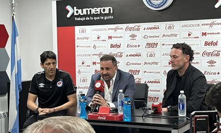 El presidente del club, Cristian Malaspina, el director deportivo, Raúl Sanzotti, y Milito confirmaron el nuevo acuerdo en una conferencia de prensa realizada en el predio Sergio Daniel Batista del Bajo Flores. El presidente del club, Cristian Malaspina, el director deportivo, Raúl Sanzotti, y Milito confirmaron el nuevo acuerdo en una conferencia de prensa realizada en el predio Sergio Daniel Batista del Bajo Flores.