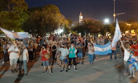 Vecinos de Recreo marcharon este jueves en reclamo de seguridad. Vecinos de Recreo marcharon este jueves en reclamo de seguridad.