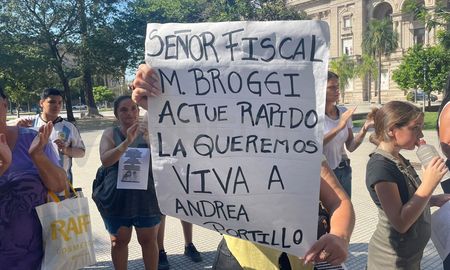 Andrea Portillo: marcharon por su desaparición a Casa de Gobierno Andrea Portillo: marcharon por su desaparición a Casa de Gobierno