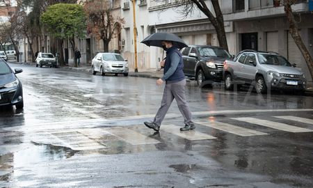Con lluvias durante el día y mejoras con el correr de la jornada, así estará el tiempo en Santa Fe en el inicio de la primavera. Con lluvias durante el día y mejoras con el correr de la jornada, así estará el tiempo en Santa Fe en el inicio de la primavera.