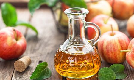 La sidra tiene una graduación de alcohol muy baja y es muy sencilla de preparar, lo importante es cuidarla para que fermente bien. La sidra tiene una graduación de alcohol muy baja y es muy sencilla de preparar, lo importante es cuidarla para que fermente bien.