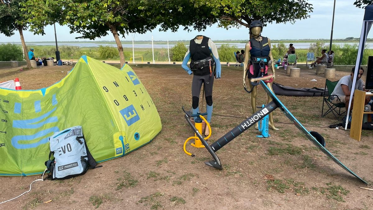 Parte del equipamiento e implementos que se utilizan para practicar deportes náuticos.