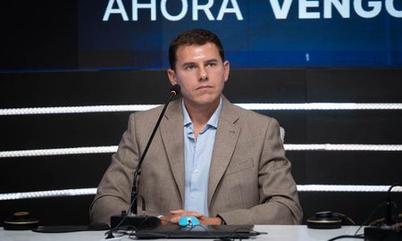 El Dr. Martín Balbarrey es especialista en retina. El Dr. Martín Balbarrey es especialista en retina.