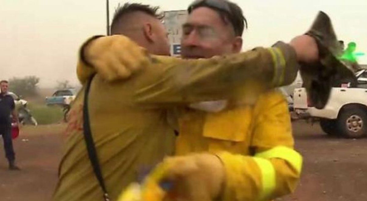 La inmensa emoción de los bomberos voluntarios tras sacar a dos chicos del fuego en Corrientes