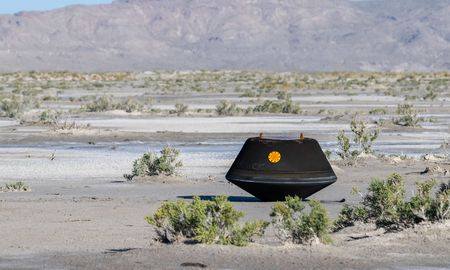 Adentro de la cápsula, que aterrizó en el desierto de Utah, están las muestras del asteroide Bennu. Adentro de la cápsula, que aterrizó en el desierto de Utah, están las muestras del asteroide Bennu.