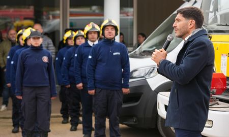Pullaro supervisó el avance del nuevo Centro de Entrenamiento y Capacitación de la Federación Santafesina de Asociaciones de Bomberos Voluntarios, una obra estratégica que demanda a la Provincia más de 5.600 millones de pesos y que aspira a convertirse en el mayor espacio de formación del país. Pullaro supervisó el avance del nuevo Centro de Entrenamiento y Capacitación de la Federación Santafesina de Asociaciones de Bomberos Voluntarios, una obra estratégica que demanda a la Provincia más de 5.600 millones de pesos y que aspira a convertirse en el mayor espacio de formación del país.