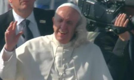 arrojaron un objeto contra el papa y se encendio el alerta arrojaron un objeto contra el papa y se encendio el alerta