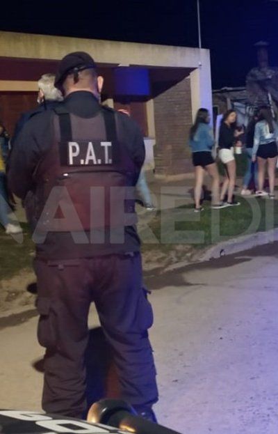 En General Paz y Berutti, ciudad capital de la provincia, policías de la seccional 8va intervinieron en una fiesta de cumpleaños que se desarrollaba en un salón. En General Paz y Berutti, ciudad capital de la provincia, policías de la seccional 8va intervinieron en una fiesta de cumpleaños que se desarrollaba en un salón.
