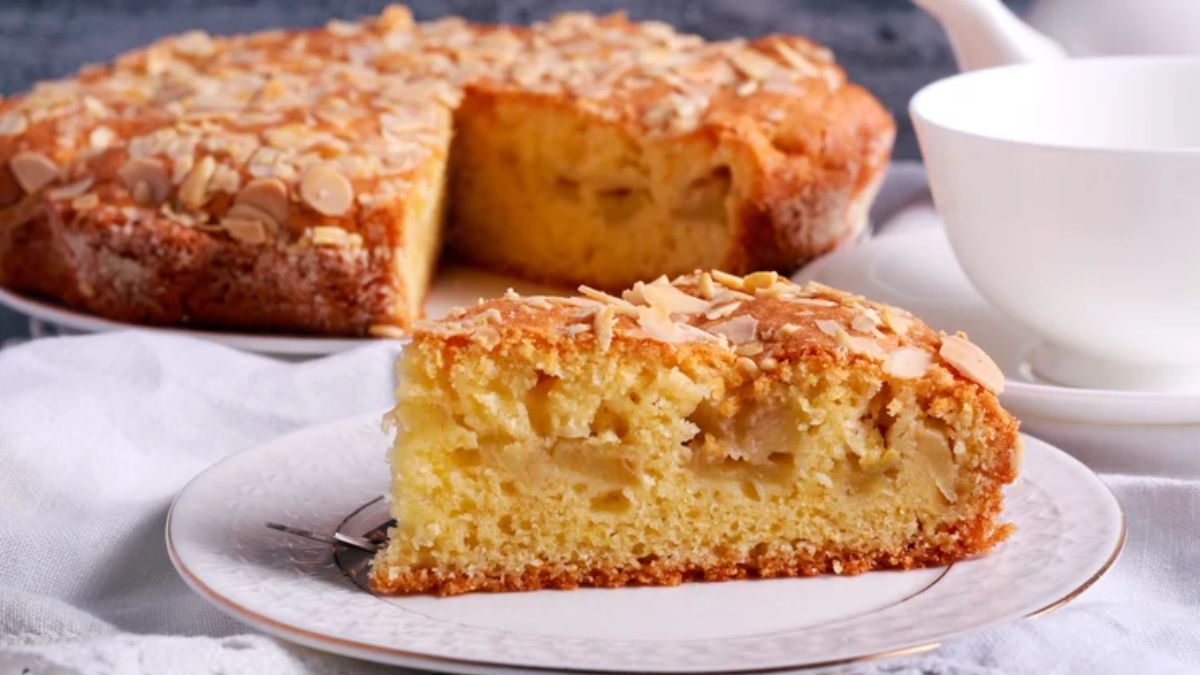 Esta torta de manzana se hace con pocos ingredientes. Esta torta de manzana se hace con pocos ingredientes.