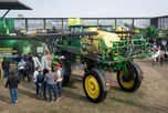 John Deere y Pla desplegaron su arsenal tecnológico enfocado en la sustentabilidad y conexión John Deere y Pla desplegaron su arsenal tecnológico enfocado en la sustentabilidad y conexión
