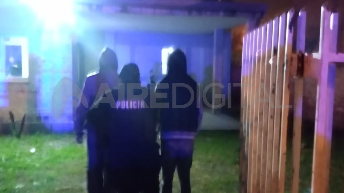 Dos jóvenes detenidos por intentar robar un poste.