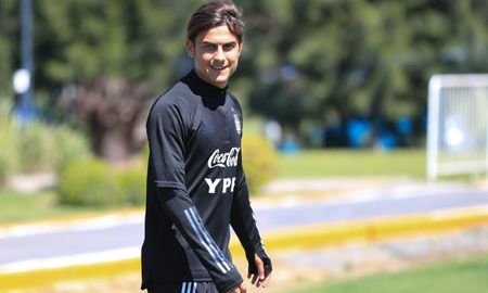 Paulo Dybala no progresó de su lesión y será baja de la Selección Argentina para enfrentar a Bolivia en La Paz.