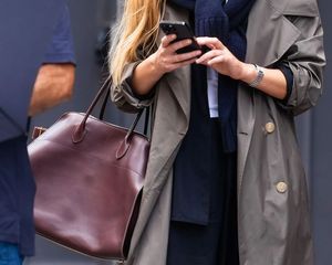 Los bolsos de gran tamaño se imponen como el accesorio fundamental para definir el estilo en 2026. Los bolsos de gran tamaño se imponen como el accesorio fundamental para definir el estilo en 2026.