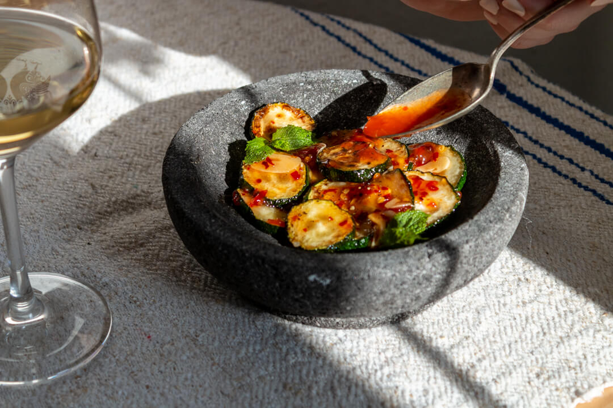 Al agrodolce puede ser presentado en varias formas. En Mastercheff, acompañó un plato vegetariano.