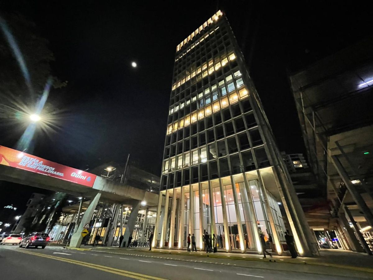 Ubicado en el Puerto de Santa Fe