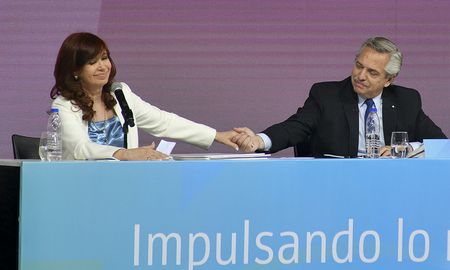 Alberto y Cristina no compartían actividades desde el acto por los 100 años de YPF, realizado el 3 de junio. Alberto y Cristina no compartían actividades desde el acto por los 100 años de YPF, realizado el 3 de junio.
