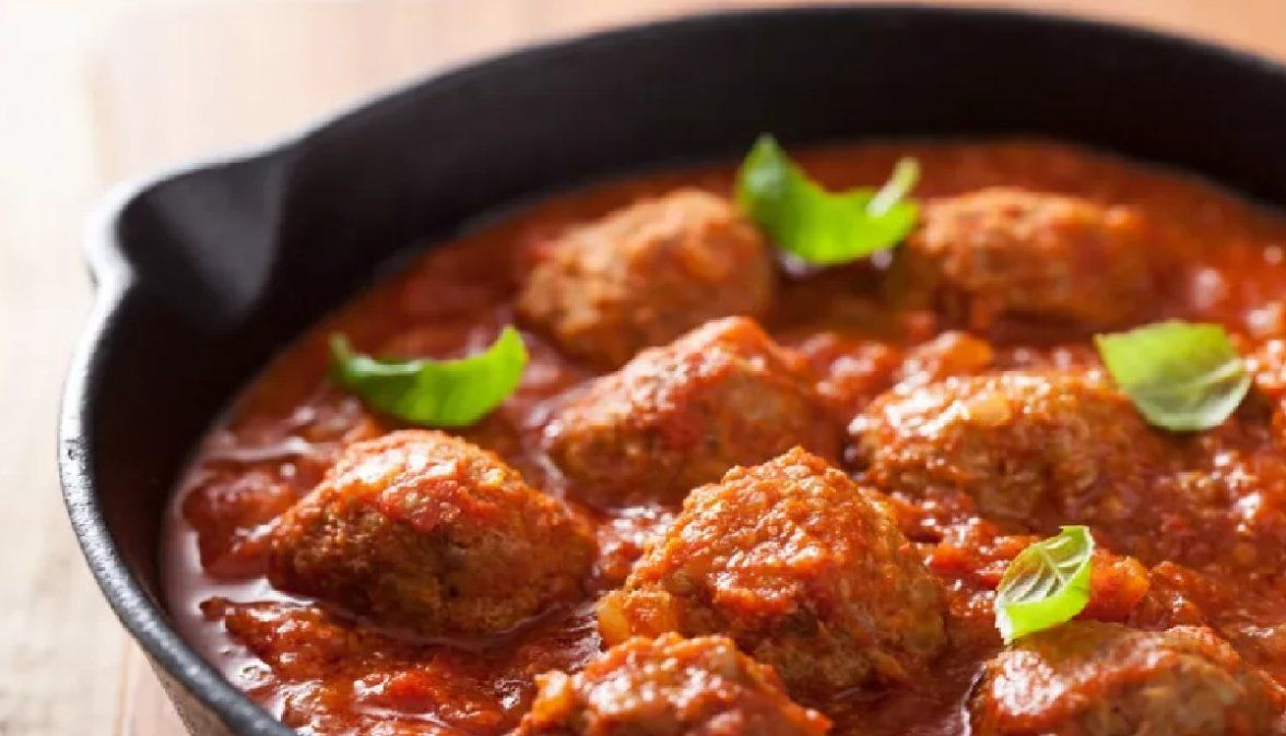 Secretos para hacer albóndigas de carne con salsa y que no se desarmen