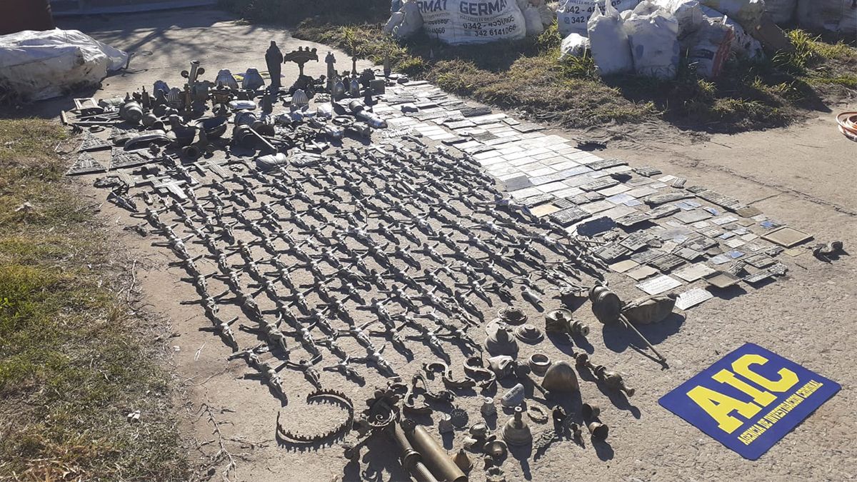 Parte de los elementos eclesiasticos que fueron sustraídos.&nbsp;