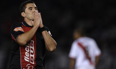Esteban Bichi Fuertes, el máximo goleador de Colón, habló del presente deportivo e institucional del club. Esteban Bichi Fuertes, el máximo goleador de Colón, habló del presente deportivo e institucional del club.
