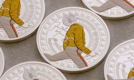 La nueva colección de la Royal Mint conecta la figura de Mercury con dos hitos de 1985: Live Aid y su debut solista. La nueva colección de la Royal Mint conecta la figura de Mercury con dos hitos de 1985: Live Aid y su debut solista.