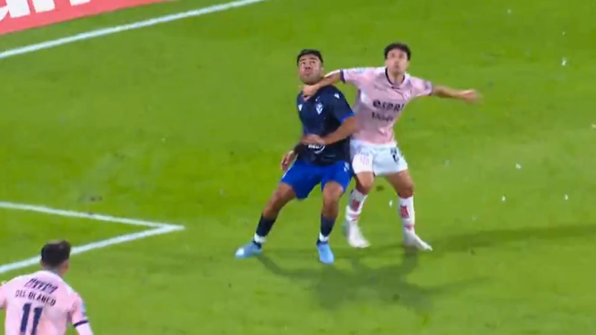La polémica jugada en Vélez - Unión que terminó en penal para los de Liniers.