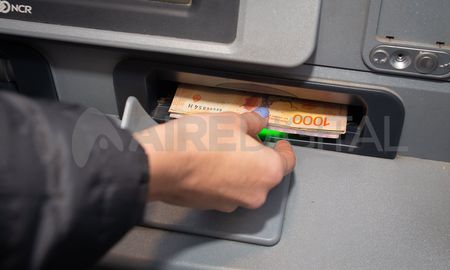 El ministerio de Economía publicó el calendario de pago de los salarios que se cobran en abril