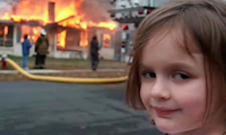 La nena de uno de los memes más famosos vendió su imagen viral por casi medio millón de dólares. La nena de uno de los memes más famosos vendió su imagen viral por casi medio millón de dólares.