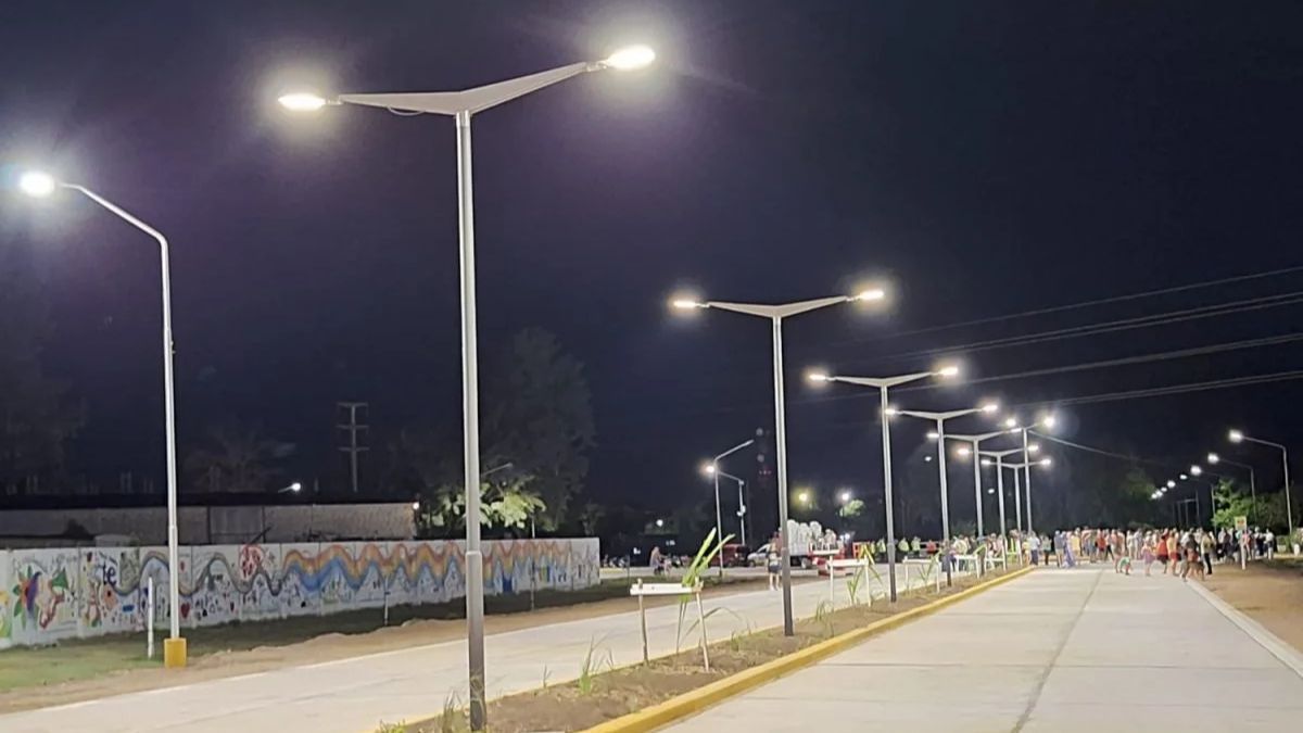 La obra también incluyó columnas de iluminación LED. La obra también incluyó columnas de iluminación LED.