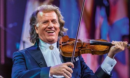 André Rieu regresará a la Argentina para ofrecer un concierto el 17 de octubre en el porteño estadio Movistar Arena. André Rieu regresará a la Argentina para ofrecer un concierto el 17 de octubre en el porteño estadio Movistar Arena.