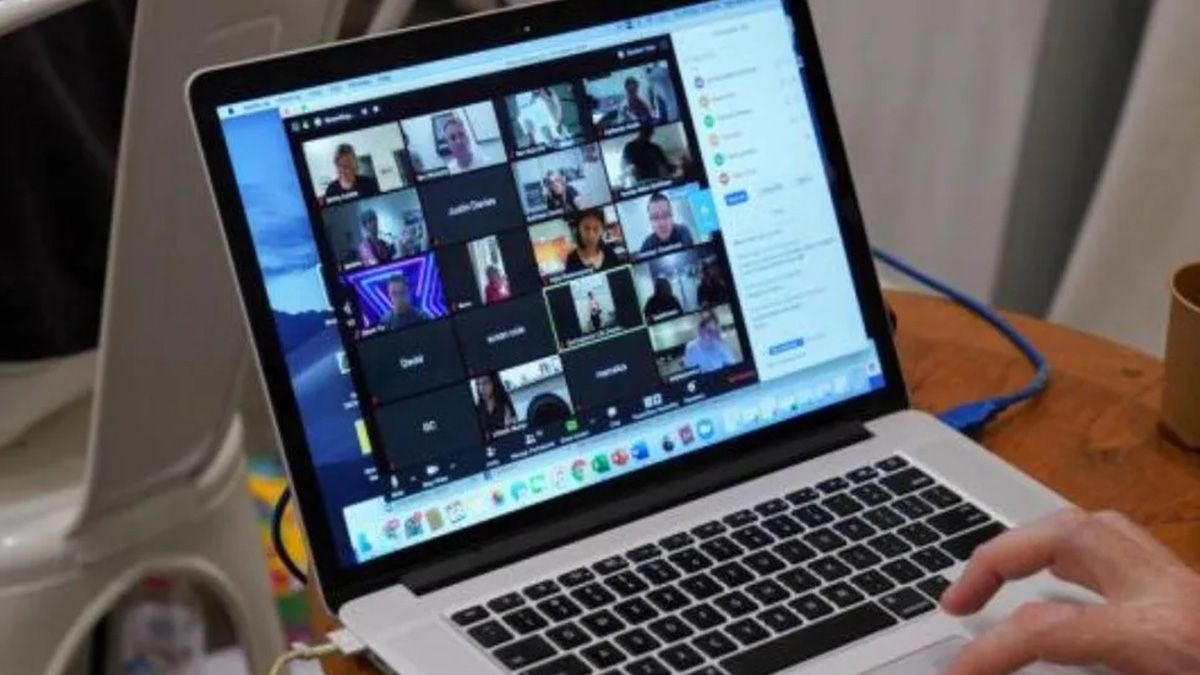 Tuvo sexo en medio de una clase de Zoom y olvidó cerrar el micrófono