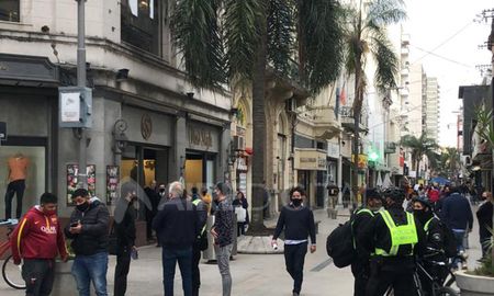 El decreto provincial habilita a los comercios a trabajar pero sin presencia de público. El decreto provincial habilita a los comercios a trabajar pero sin presencia de público.