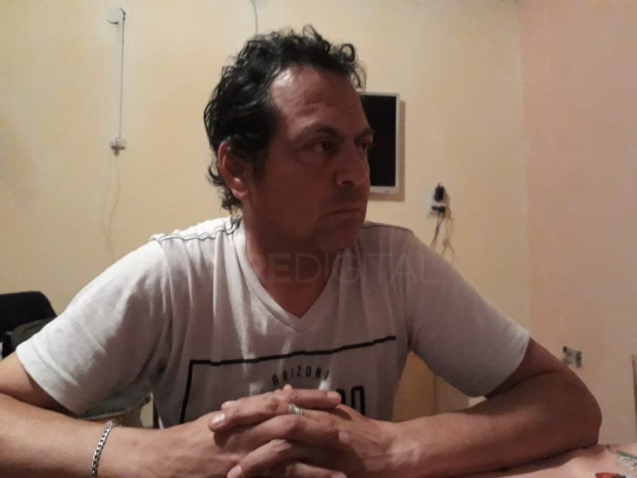 Subió a un taxi, le robó al chofer y se bajó en la casa