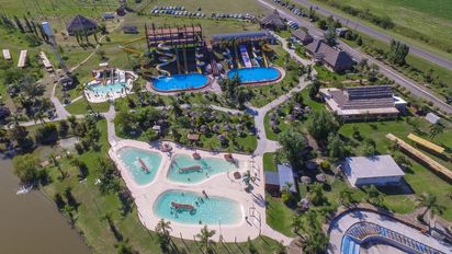 Interlagos Entre Ríos: un atractivo turístico con parques acuáticos y aventuras aéreas para familias y amigos