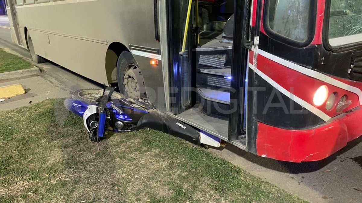 En el colectivo había aproximadamente entre 6 y 10 pasajeros, que sufrieron golpes, pero se encontraban en buen estado y se retiraron a los pocos minutos.