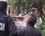 Un hombre fue detenido tras ser denunciado por robo de dinero en efectivo en un local de ropa de su expareja. Un hombre fue detenido tras ser denunciado por robo de dinero en efectivo en un local de ropa de su expareja.