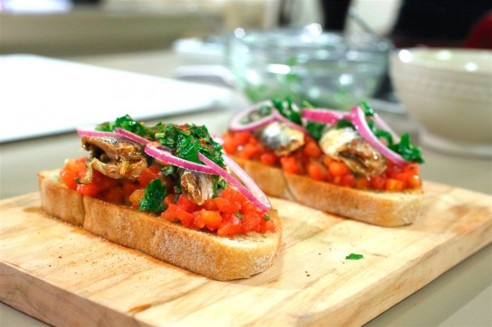 Cómo hacer tostadas de sardinas