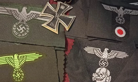 Detienen a un hombre que vendía elementos con símbolos nazis en La Rural Detienen a un hombre que vendía elementos con símbolos nazis en La Rural